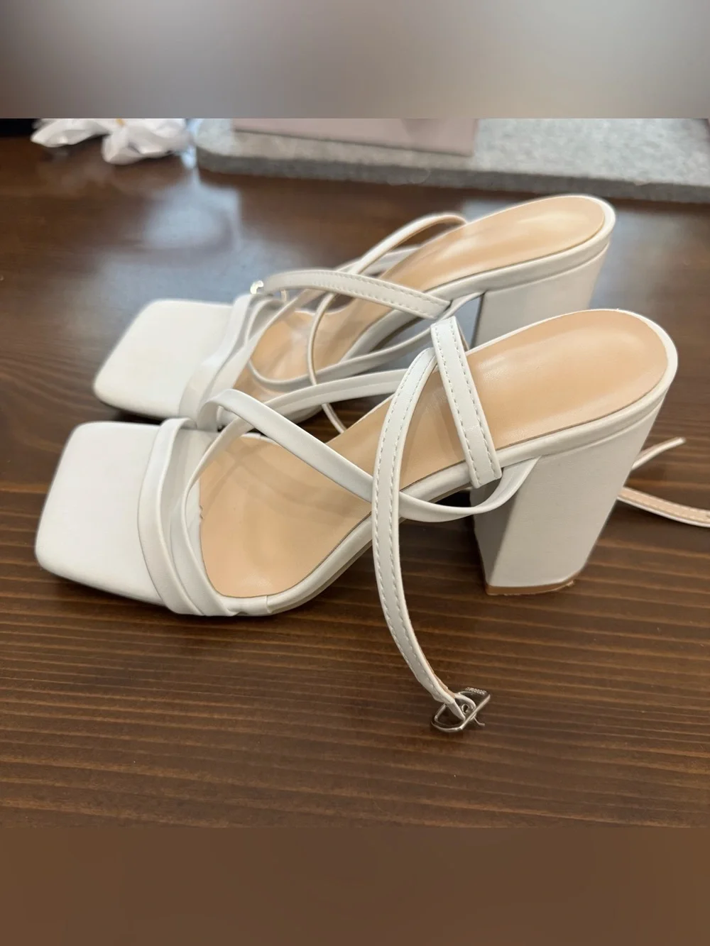Women’s chunky heel strappy sandal